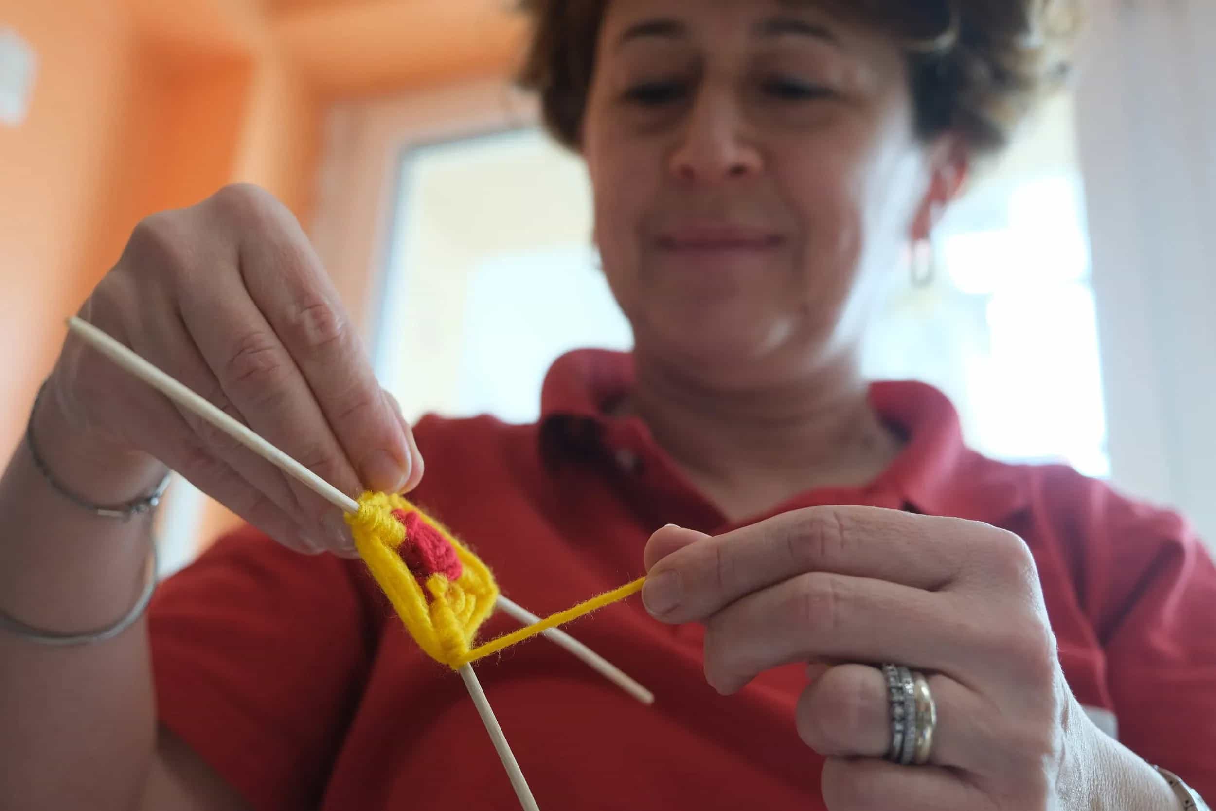 cucito-attività-per-anziani-in-rsa